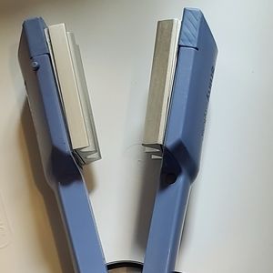 Conair Shiny Styles hair crimper